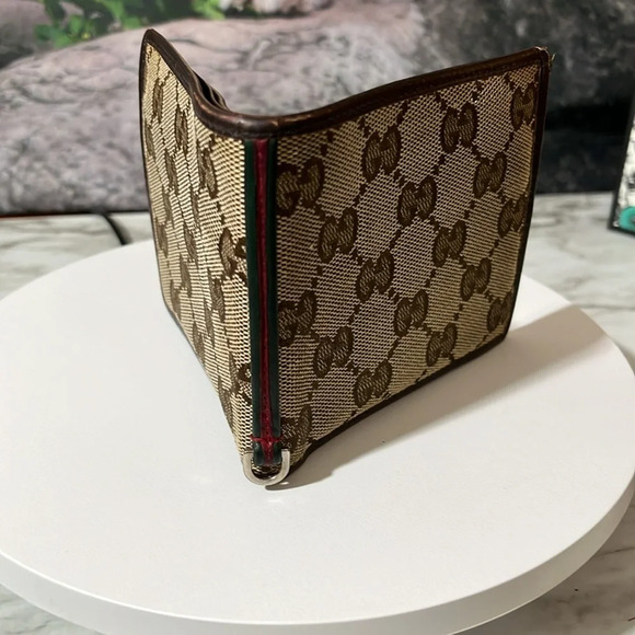 GUCCI MENS BIFOLD WALLET IN GOOD USED CONDITION. - Picture 3 of 10